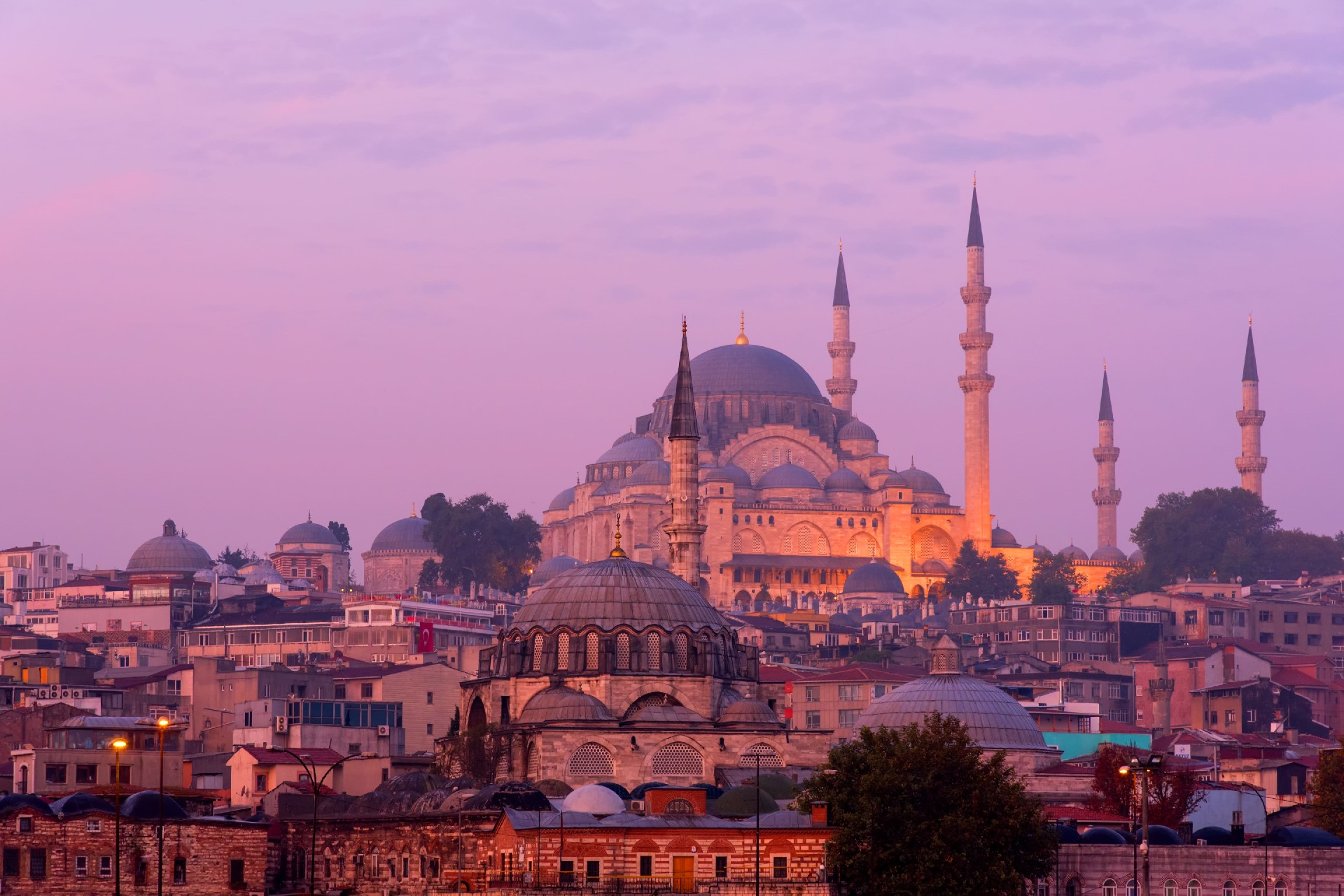 the-suleymaniye-mosque-at-dusk-2023-11-27-05-09-12-utc.jpg